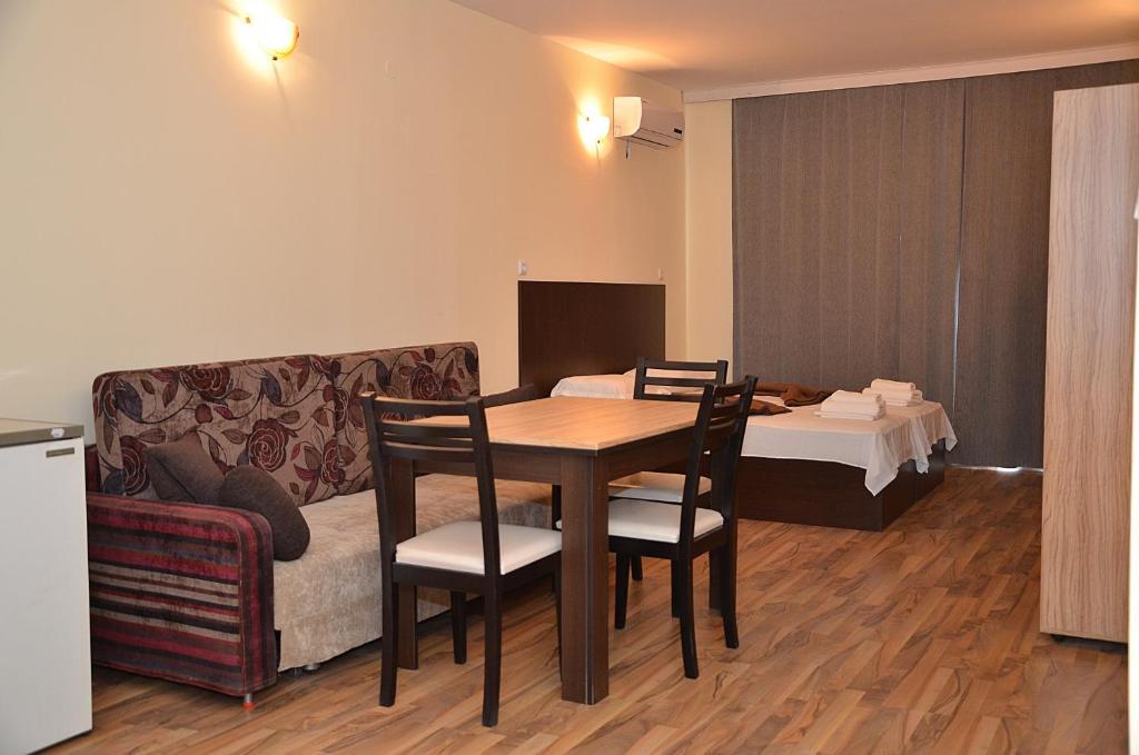 Ivtour Apartments In Yalta Complex Goldstrand Zimmer foto